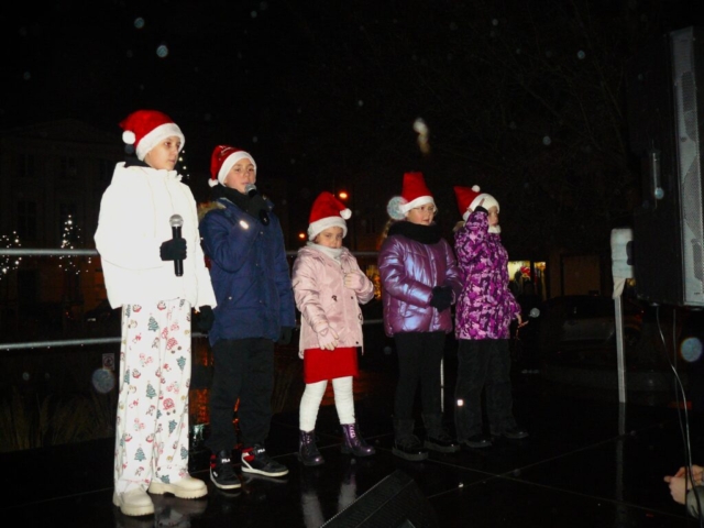 yH5BAEKAAEALAAAAAABAAEAAAICTAEAOw== Fotorelacja z dzisiejszej Inauguracji Świątecznych Iluminacji na wągrowieckim rynku! [ZDJĘCIA]
