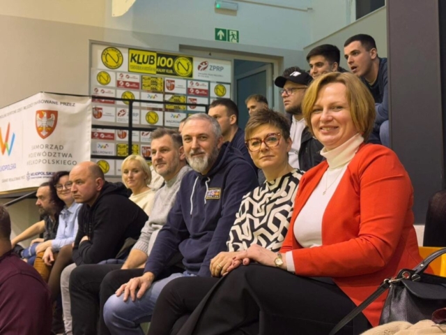 yH5BAEKAAEALAAAAAABAAEAAAICTAEAOw== Międzynarodowy Mecz Charytatywny Futsalu – wsparcie dla Wiktorii pełne emocji i sportowej pasji