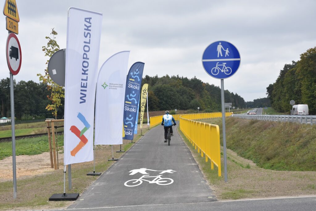557637047_1297713215485920_2471098582832786463_n-1024x683 Skoki z nową ścieżką pieszo-rowerową. Inwestycja za 3 mln zł zakończona