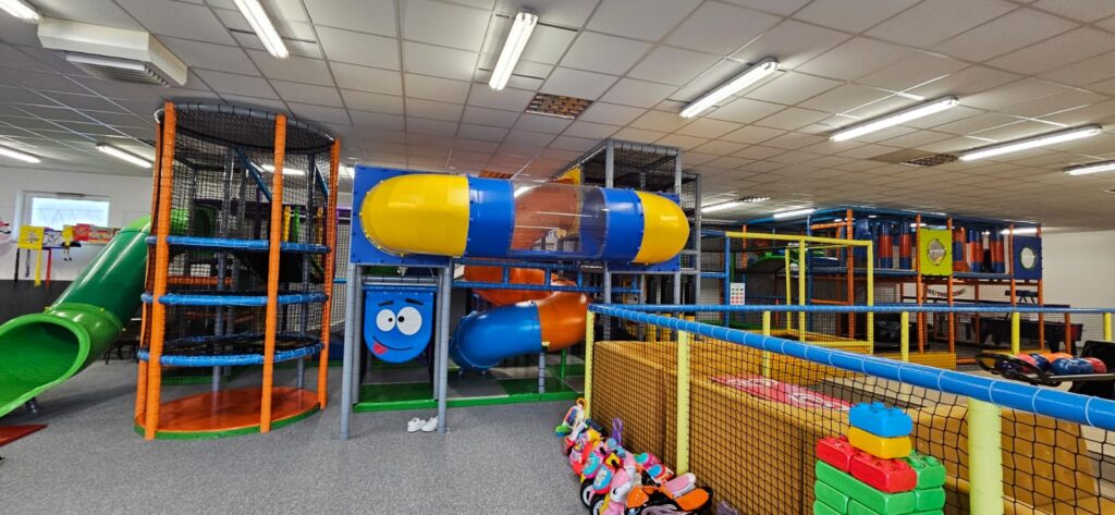 IMG-20250930-WA0006-1024x473 Kraina Urwisa – rozrywka dla całej rodziny w jednym miejscu!