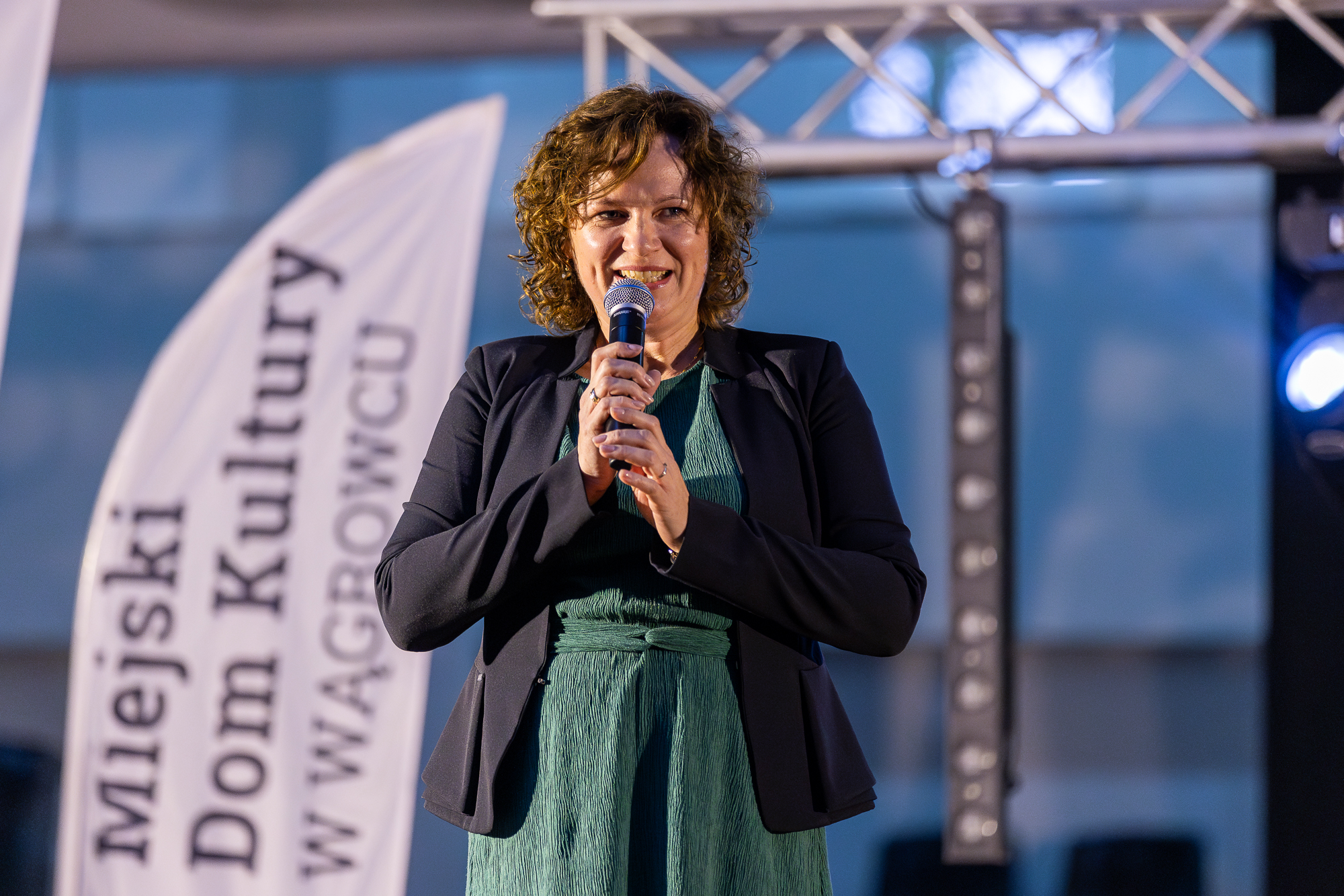 559693220_1284783290329069_4151557281059773084_n-1 Niezapomniana „Potańcówka z Seniorem” – uśmiechy, rytm i wspólne świętowanie