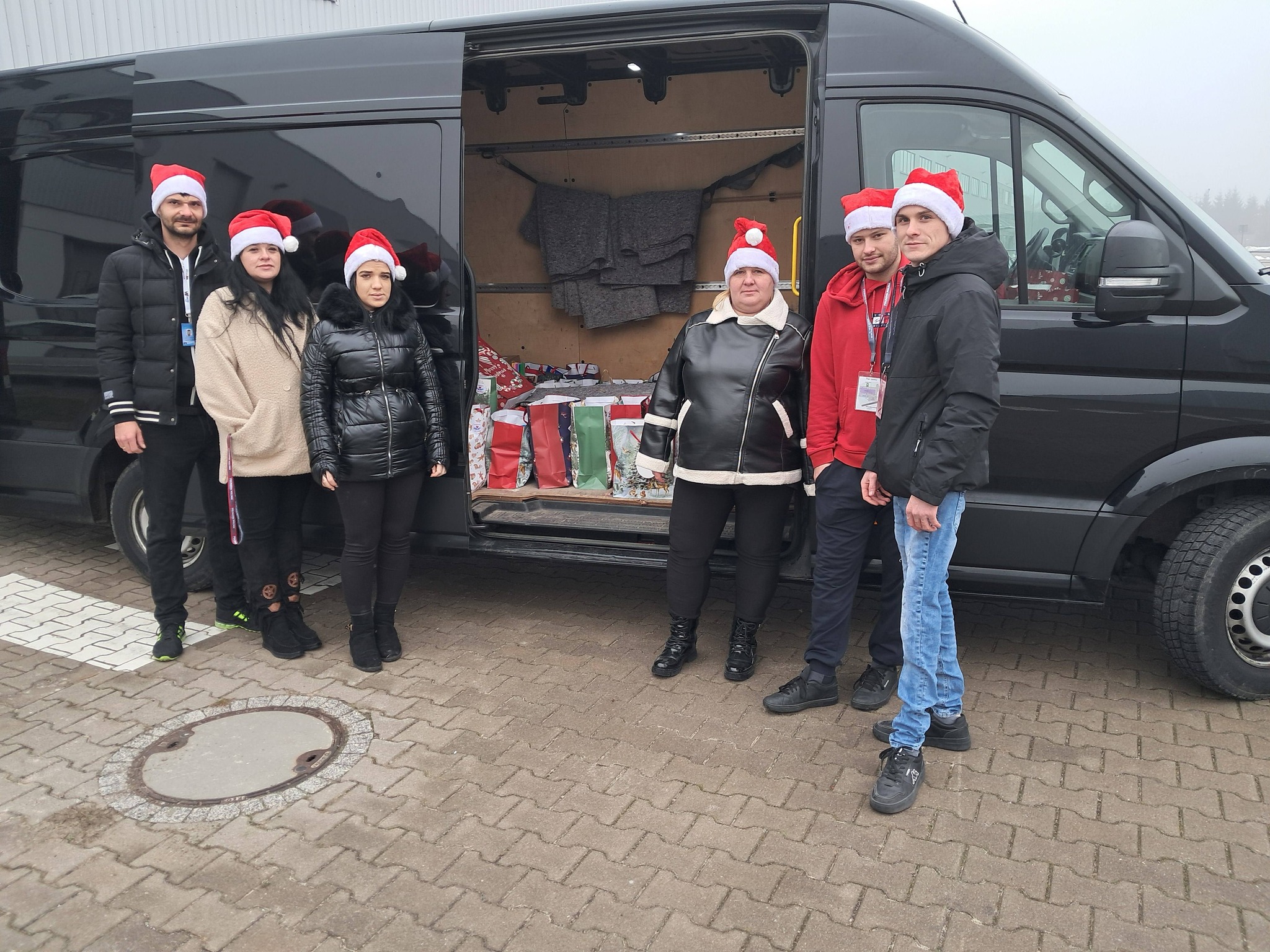 594323181_122157302054805031_7520382142513072613_n Fundacja ASK Dobro zakończyła trzecią edycję świątecznej akcji „Wszyscy jesteśmy świętymi Mikołajami”