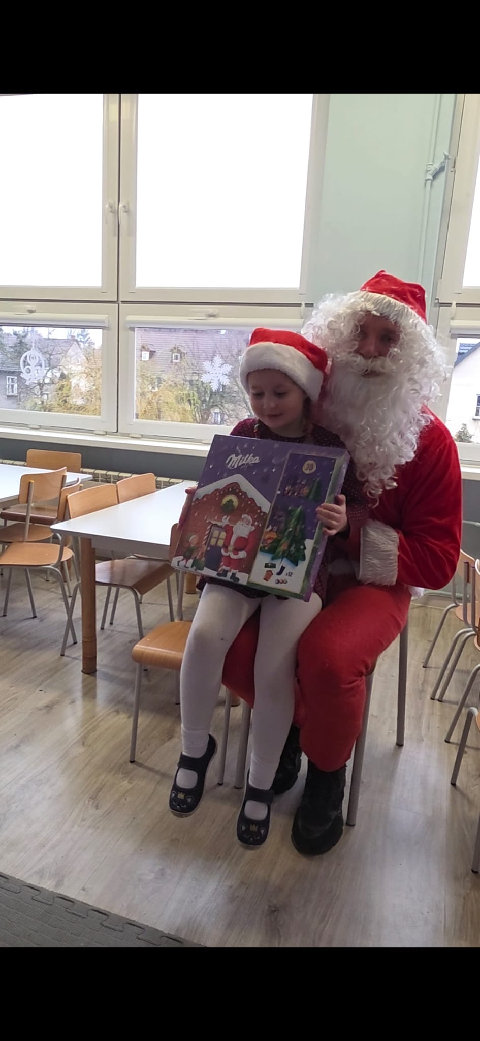 5e98e7f6-a179-4fcb-9d2d-083c99cf00b1 Mikołajkowa akcja w Wągrowcu. Ochrona BOND odwiedziła przedszkola w świątecznych przebraniach