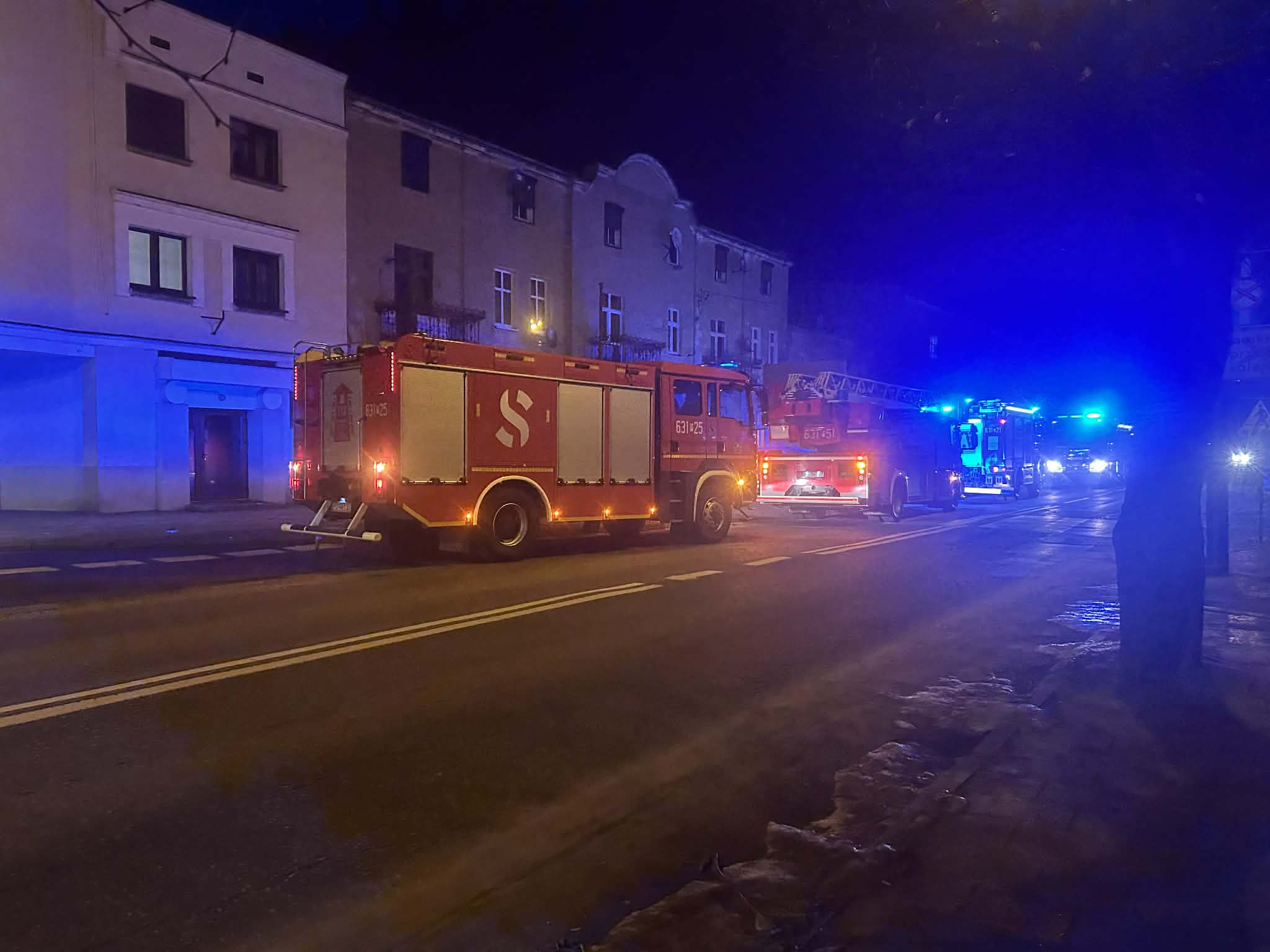 3abc30d7-f614-407a-abf0-b620d29f4c36-1 Zadymienie na ul. Gnieźnieńskiej w Wągrowcu -  Interweniowała straż pożarna